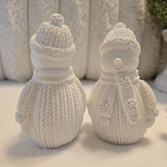Set of 3 Cute Porcelain Snowmen adds instant cozy vibes For The Winter - Picture 4 of 6